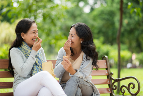 Yêu và hận đó, nó kết thành tình buồn của tuổi trung niên.